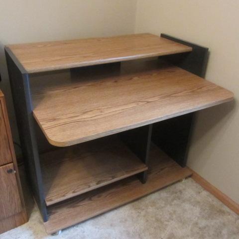 lot 94 image: Computer Desk