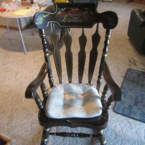 lot 95 image: Painted Pine Rocker