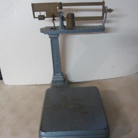 lot 107 image: Table Platform Scale