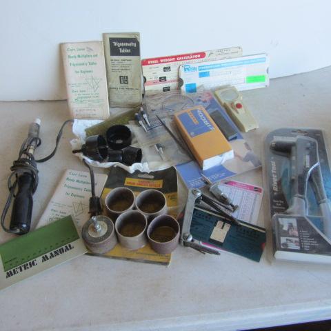 lot 134 image: Hole Saws, Stud Finder, Guides
