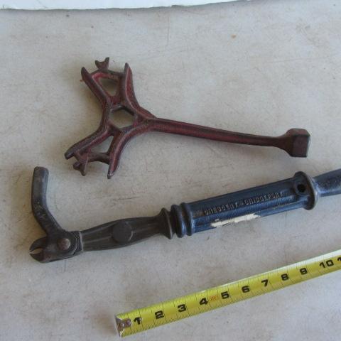 lot 143 image: Antique Wrench, Nail Puller
