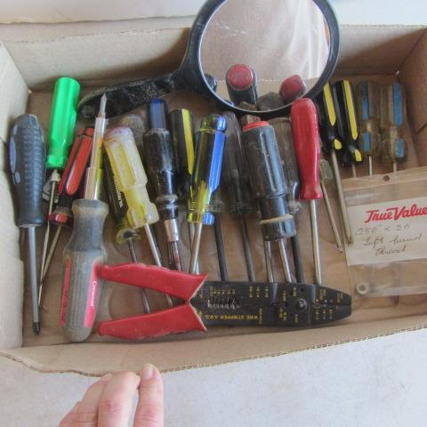 lot 149 image: Screwdrivers, Cutter, Mirror