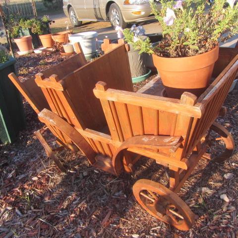 lot 213 image: Buckboard Style Planter