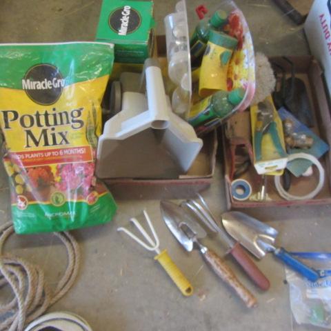 lot 220 image: Gardening Tools, Seeder, Miracle Gro