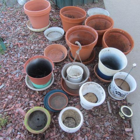 lot 224 image: Clay & Plastic Pots
