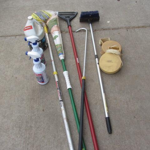 lot 247 image: Deck & Outdoor Cleaners, Mobs, Clothes Lin