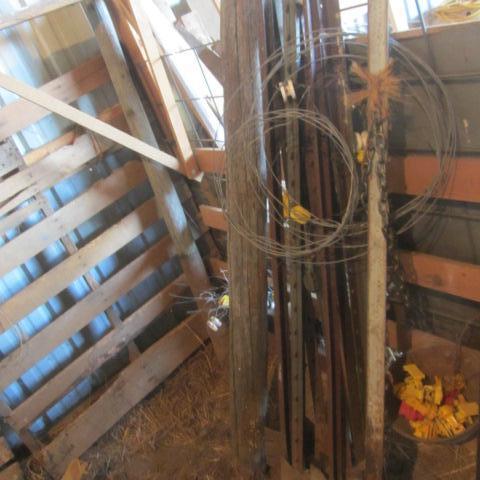 lot 258 image: Steel & Wood Fence Post