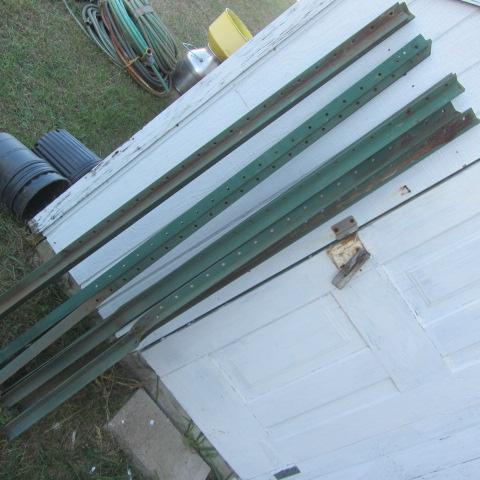 lot 274 image: Garden Posts