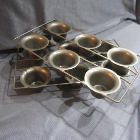 lot 286 image: Popover Pans