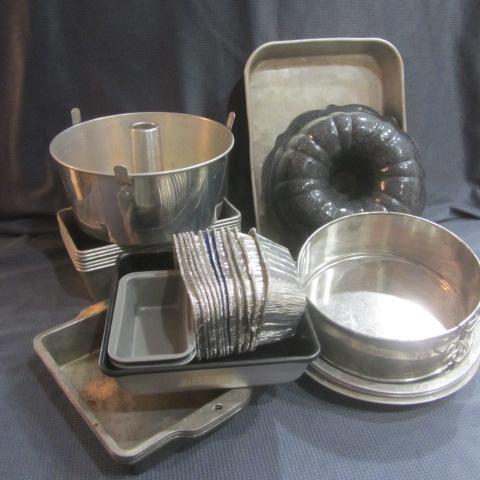 lot 289 image: Baking Pans