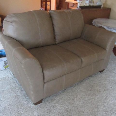 lot 29 image: Leather Like Loveseat