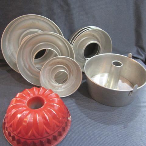 lot 290 image: Jello, Angel Food & Bundt Pans