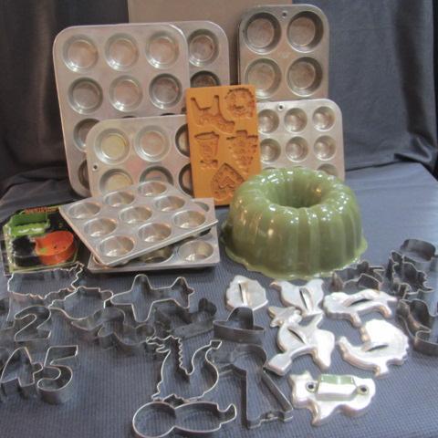 lot 291 image: Muffin Tins, Cookie Molds & Cutters
