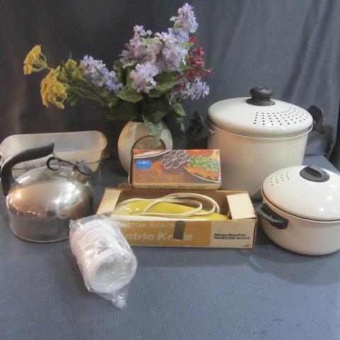 lot 296 image: Kettles, Electric Knife, Rosette Iron, Glass Pans