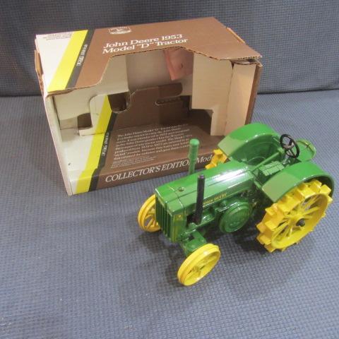 lot 309 image: JD 1953 Model D Toy Tractor