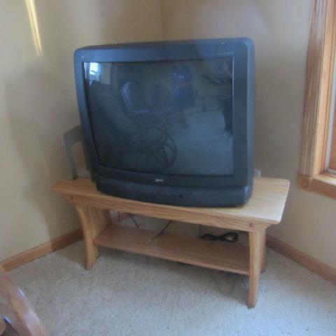 lot 31 image: Zenith Television, Wood Bench