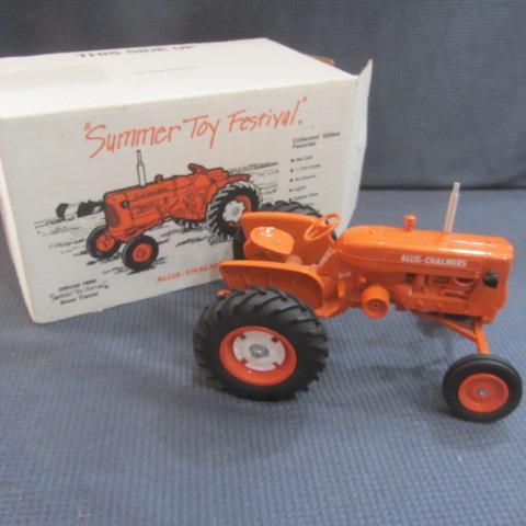 lot 311 image: Allis Chalmers D-14 Toy Tractor