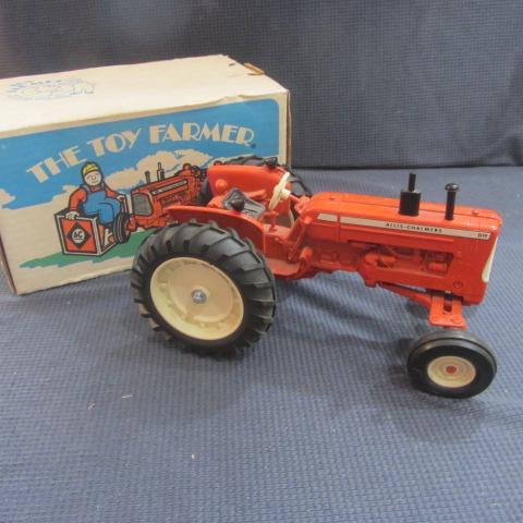 lot 316 image: Allis Chalmers D-19 Toy Tractor