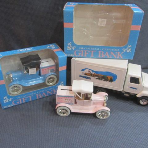 lot 332 image: Ertl Baby Banks
