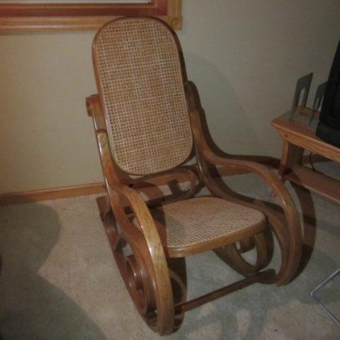lot 34 image: Bentwood Rocker
