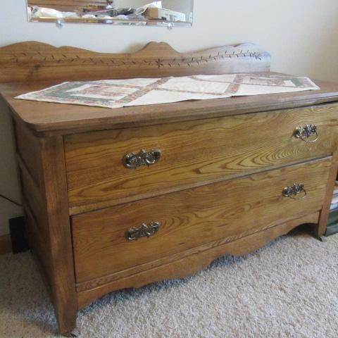 lot 353 image: Antique Dresser