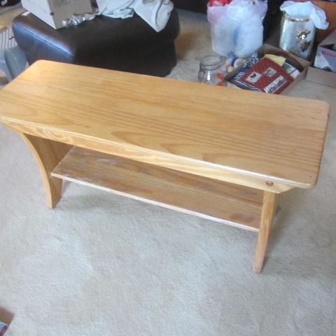 lot 362 image: Pine Bench