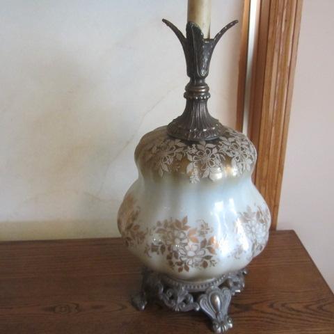lot 363 image: Vintage Table Lamp