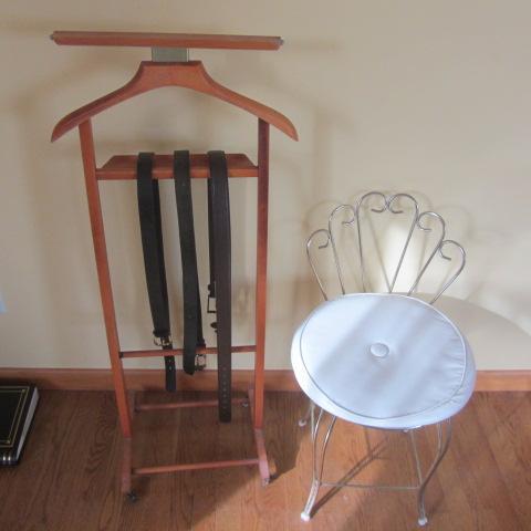 lot 368 image: Gentlemans Butler, Chair, Belts
