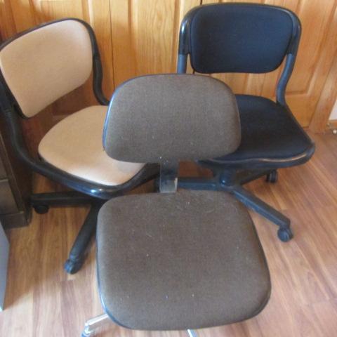 lot 372 image: Office Chairs
