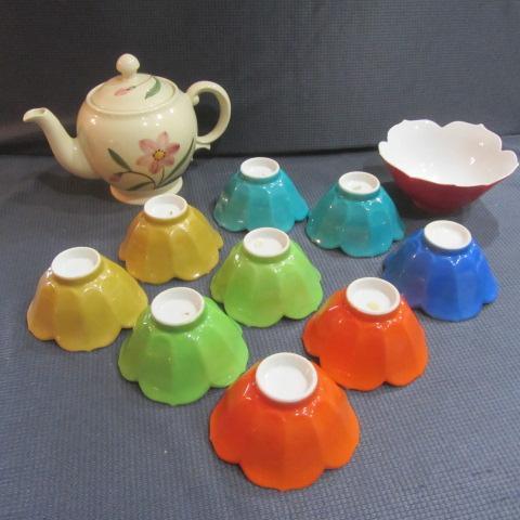 lot 384 image: Teapot & Lotus Dishes