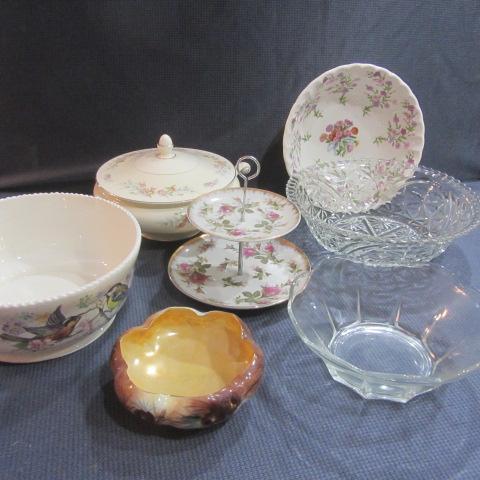 lot 385 image: Bowls, Covered Casserole