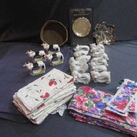 lot 395 image: Animal Napkin Rings, Napkins
