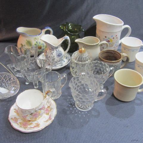 lot 398 image: Glass Cream & Sugar, Pitchers