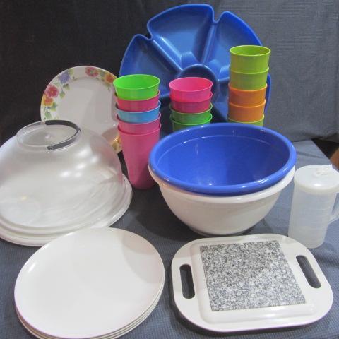 lot 399 image: Hot Plate, Plastic Plates, Bowls