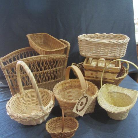 lot 433 image: Baskets with Magazine Holder