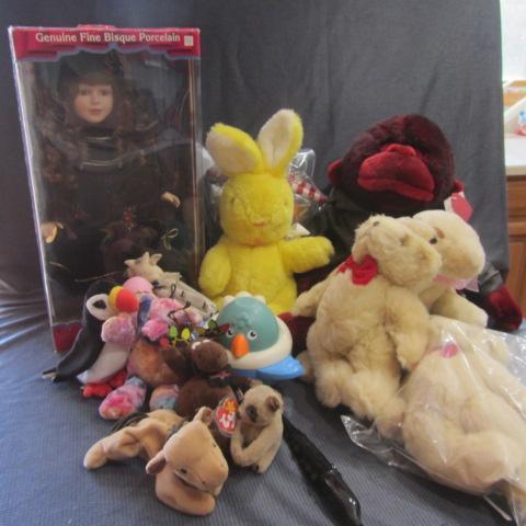 lot 439 image: Porcelain Doll, Gorilla & Bears