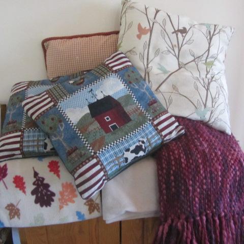 lot 445 image: Decorative Pillow, Fleece & Afghan