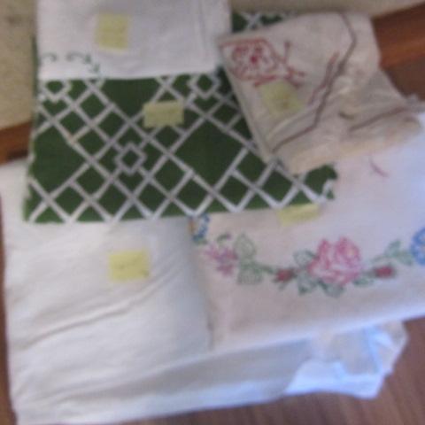 lot 471 image: Tablecloths, Embroidered