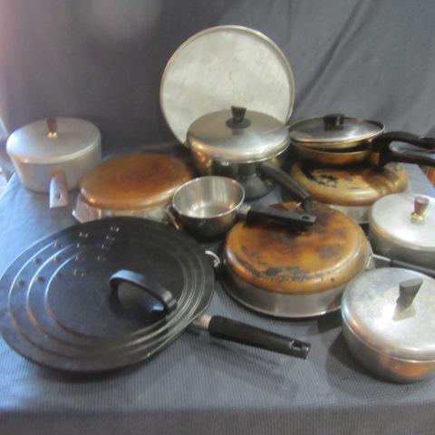 lot 481 image: Copper Bottom Pans