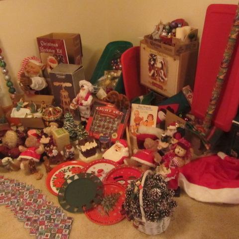 lot 500 image: Christmas Decorations