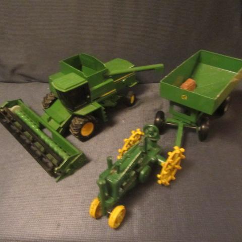 lot 506 image: JD Toy Combine, Cast Seat