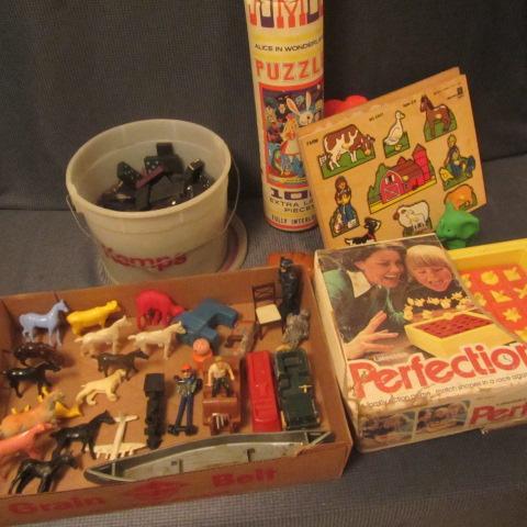 lot 522 image: Puzzles & Games