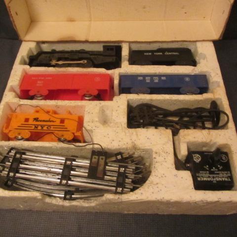 lot 525 image: Marx Electric Train