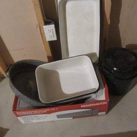 lot 544 image: Vintage Enamelware