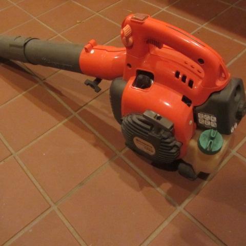 lot 555 image: Husqvarna Gas Leaf Blower