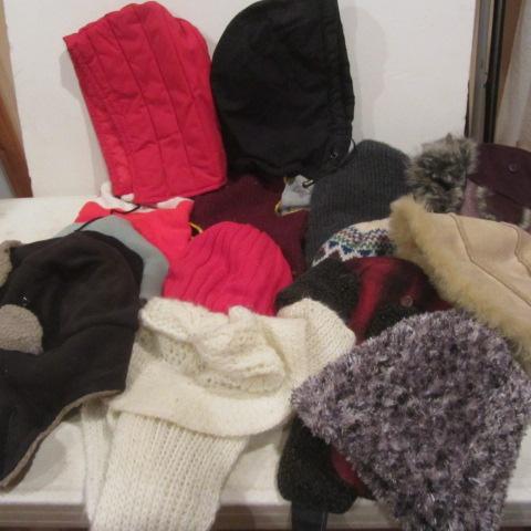 lot 568 image: Winter Hats