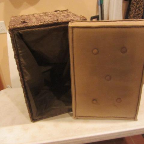 lot 569 image: Padded Bench