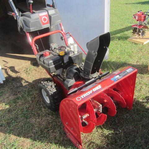 lot 7 image: Troybilt 8.5hp Snowblower