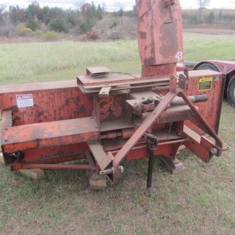 lot 9 image: New Idea 3-point Snow Blower