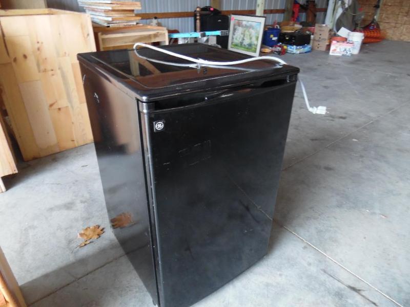 GE mini fridge
